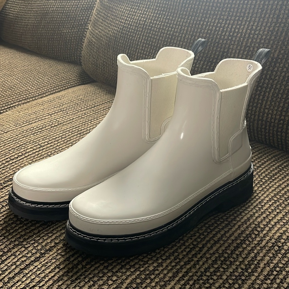 White Hunter Chelsea Boots